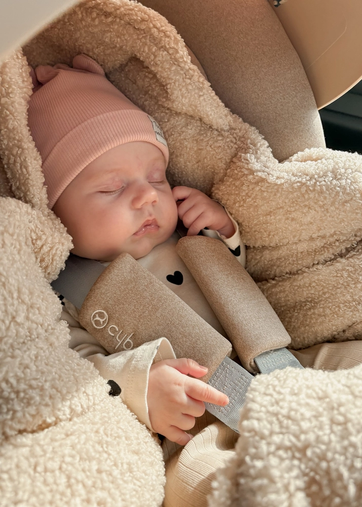 Kocyk z kapturkiem do fotelika BARANEK boucle