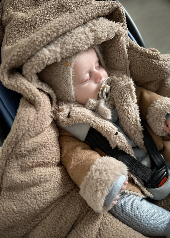 Kocyk z kapturkiem do fotelika BARANEK boucle