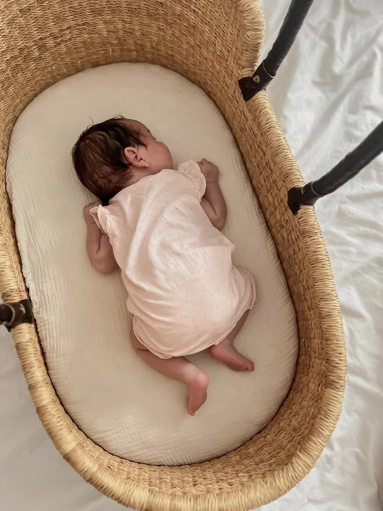 Prześcieradło do wózka gondoli muślinowe z gumką