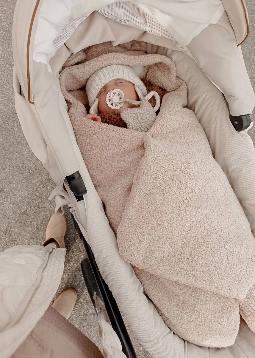 Kocyk z kapturkiem do fotelika BARANEK boucle