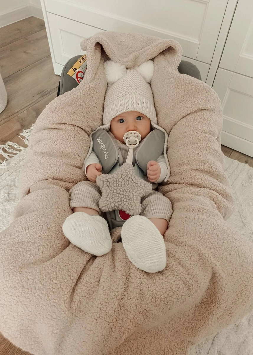 Kocyk z kapturkiem do fotelika BARANEK boucle