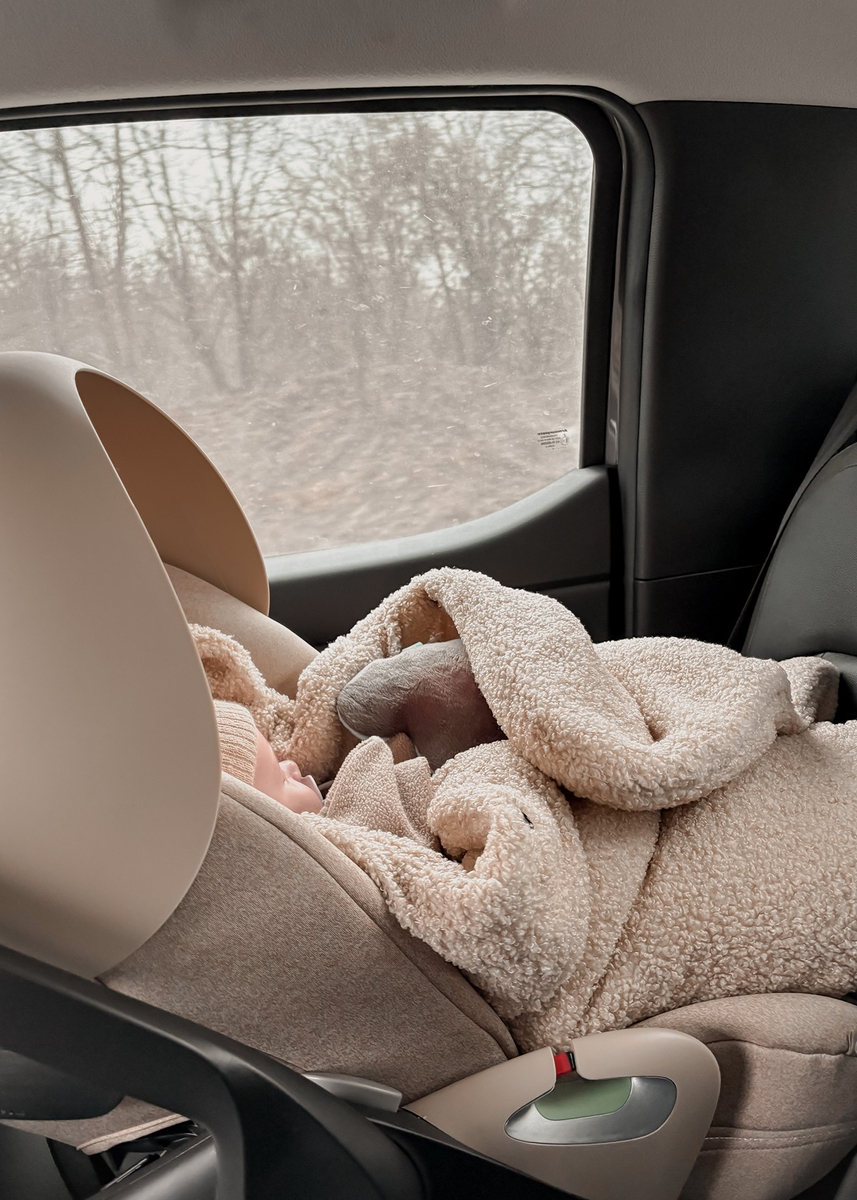 Kocyk z kapturkiem do fotelika BARANEK boucle