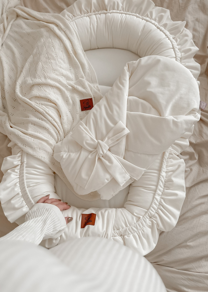 KOKON niemowlęcy VELVET z falbanką