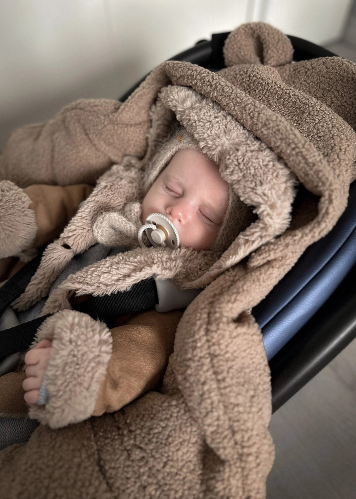 Kocyk z kapturkiem do fotelika BARANEK boucle