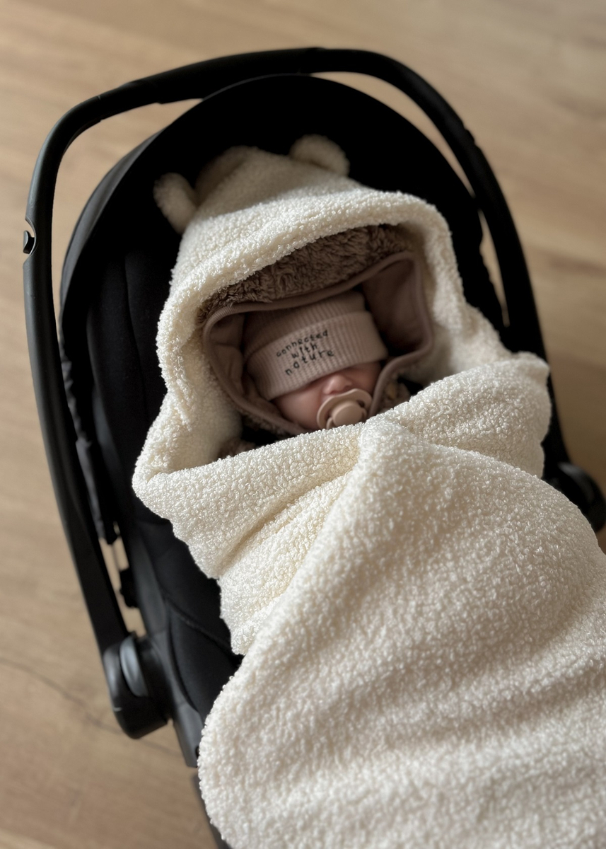 Kocyk z kapturkiem do fotelika BARANEK boucle