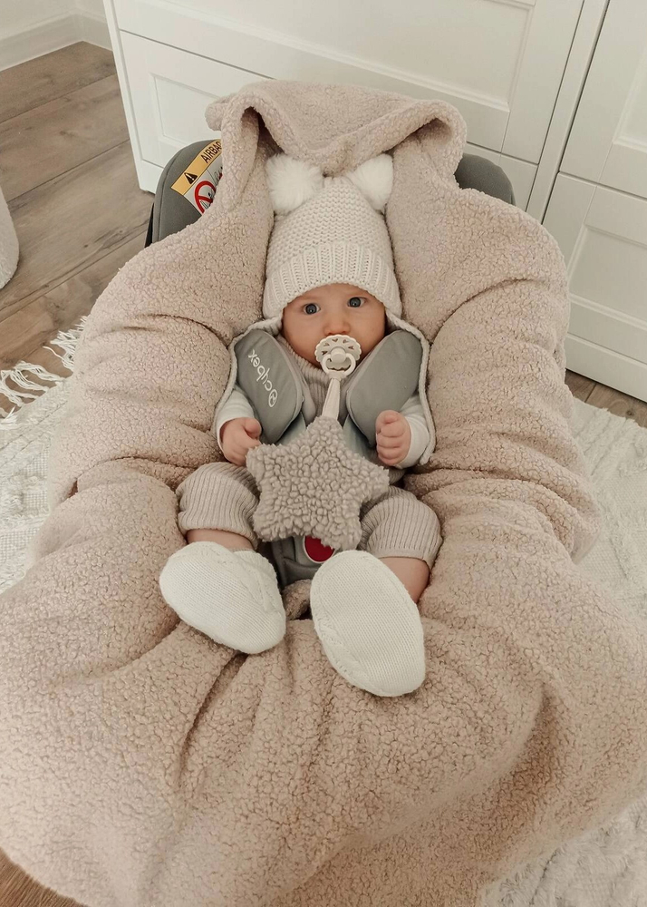 Kocyk z kapturkiem do fotelika BARANEK boucle