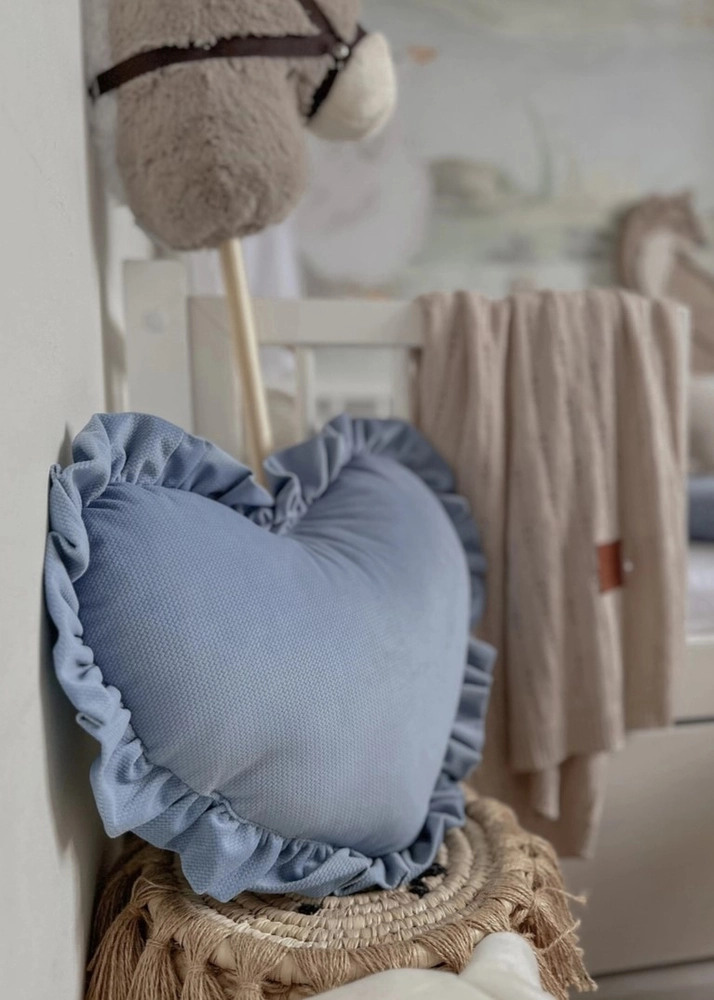 Poduszka dekoracyjna SERCE z falbanką VELVET